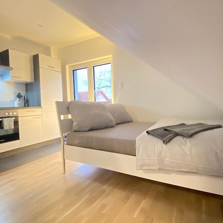 Charmantes Studio-Apartment Im Herzen Von Neureut - Fussbodenheizung, Regendusche, Waschmaschine, Stellplatz Karlsruhe Exterior photo