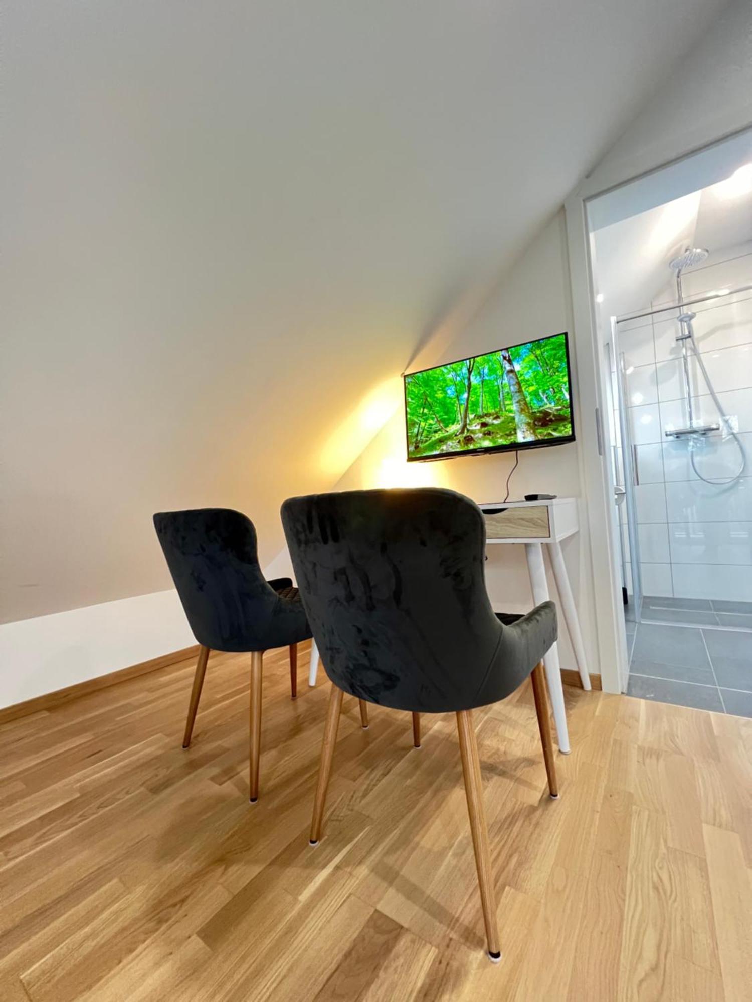 Charmantes Studio-Apartment Im Herzen Von Neureut - Fussbodenheizung, Regendusche, Waschmaschine, Stellplatz Karlsruhe Exterior photo